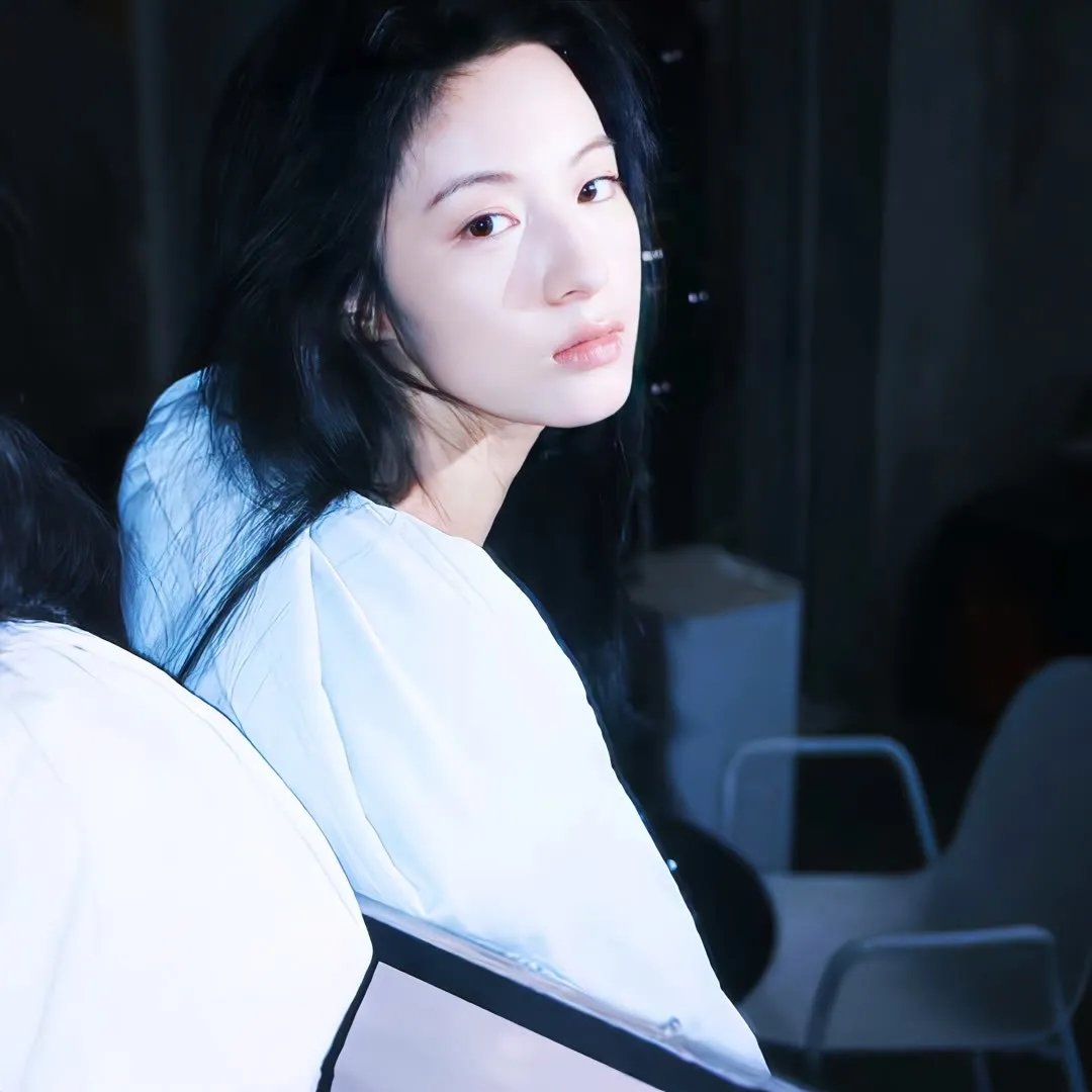 特别的她
